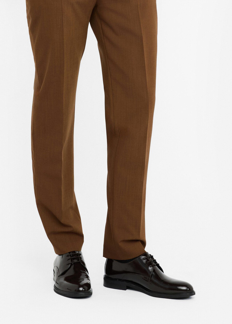 chaussures en cuir à lacets