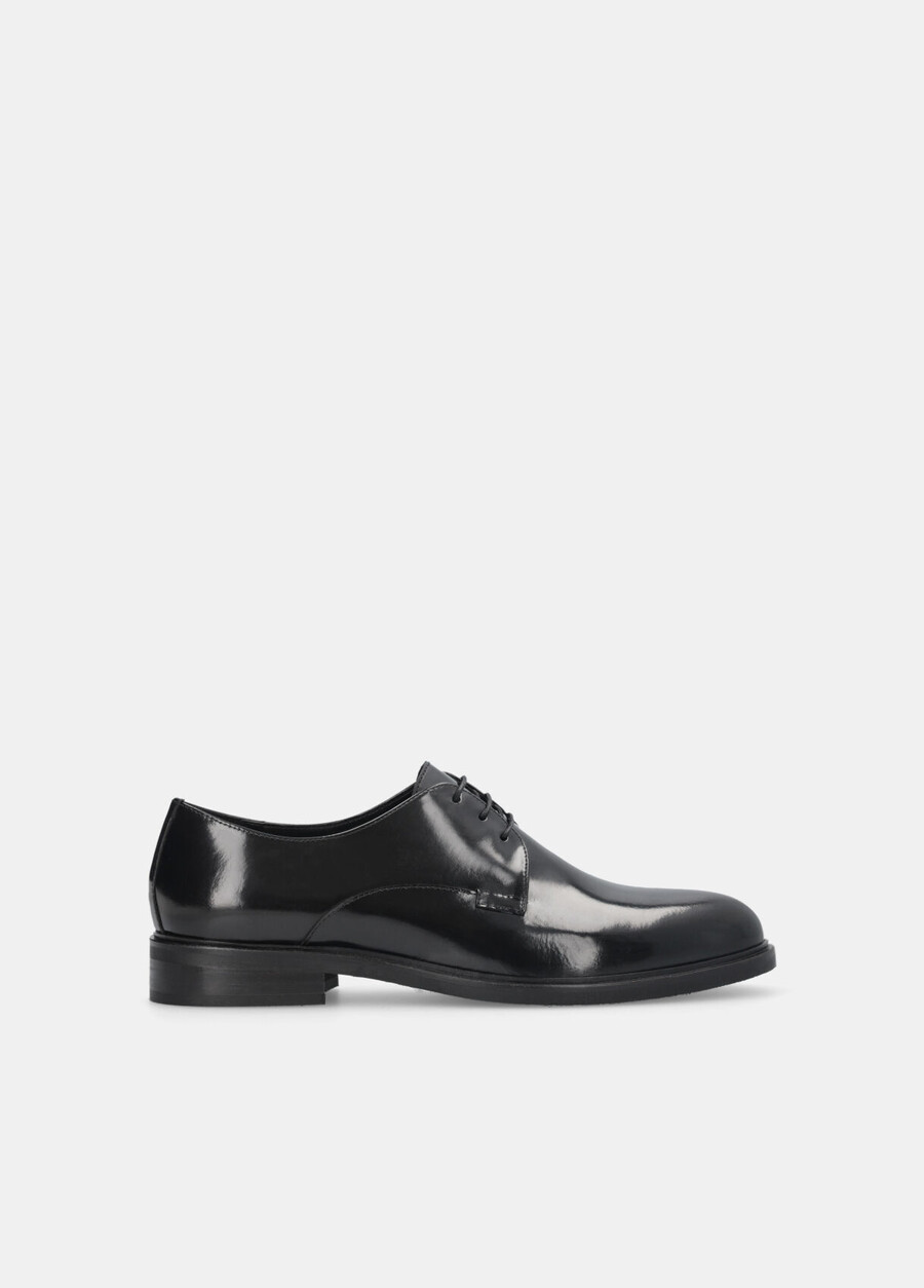 chaussures en cuir à lacets