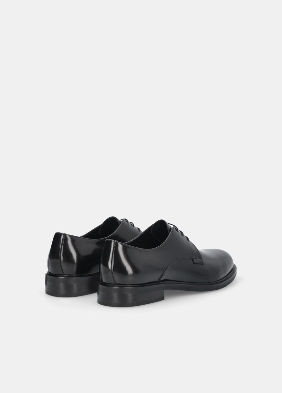 chaussures en cuir à lacets