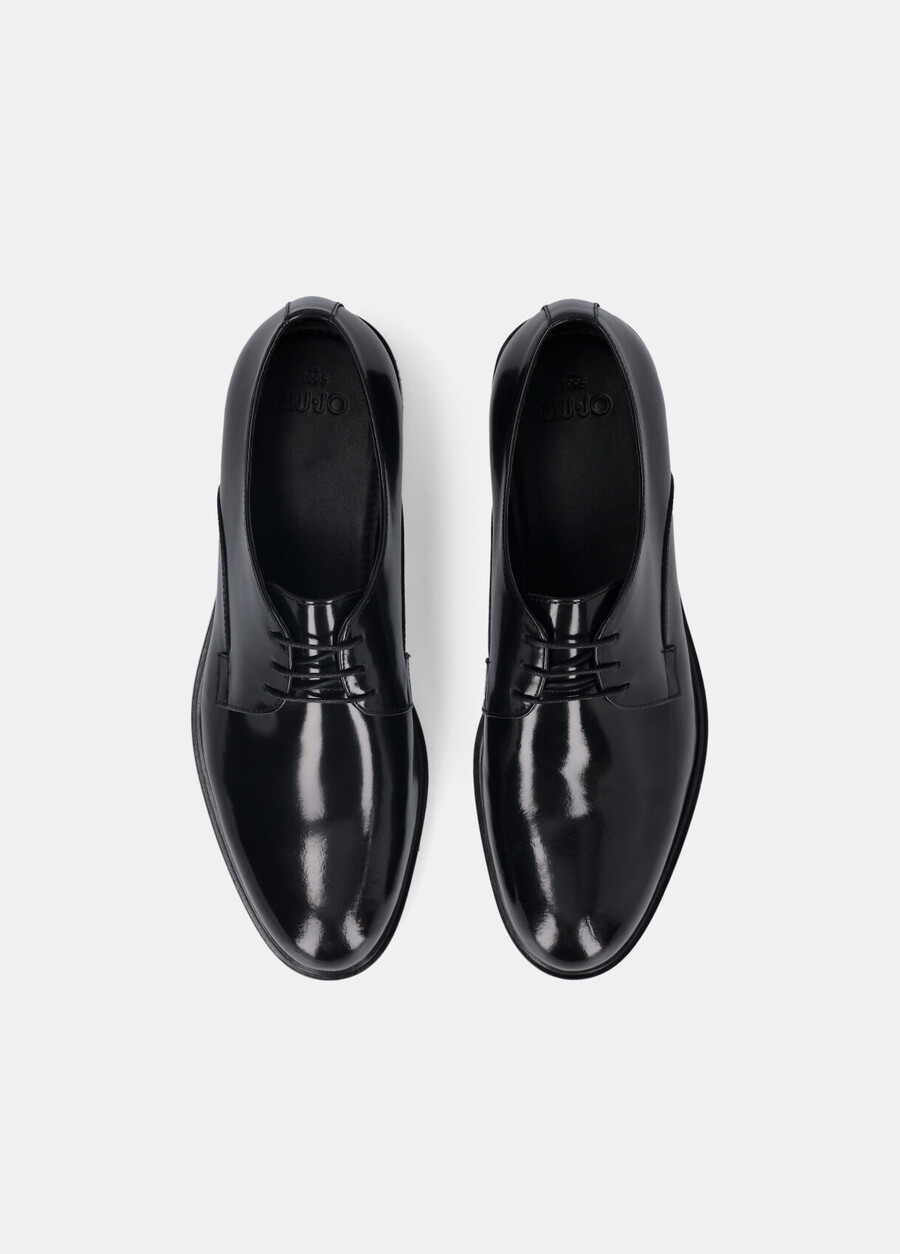 chaussures en cuir à lacets