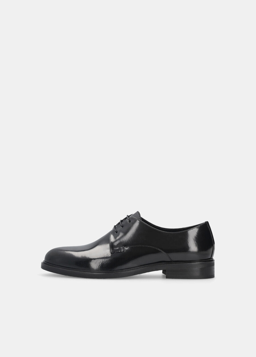 chaussures en cuir à lacets