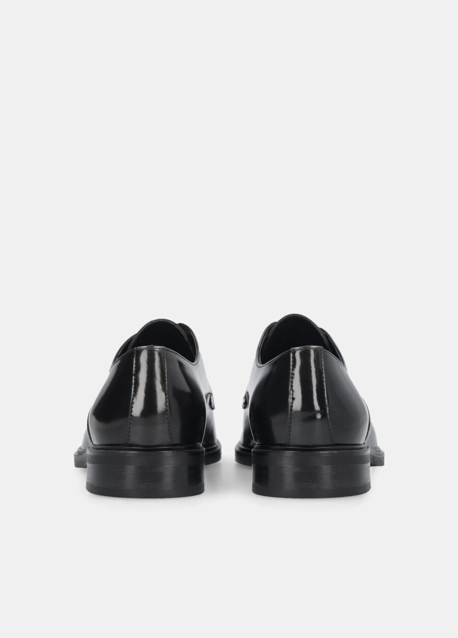 chaussures en cuir à lacets