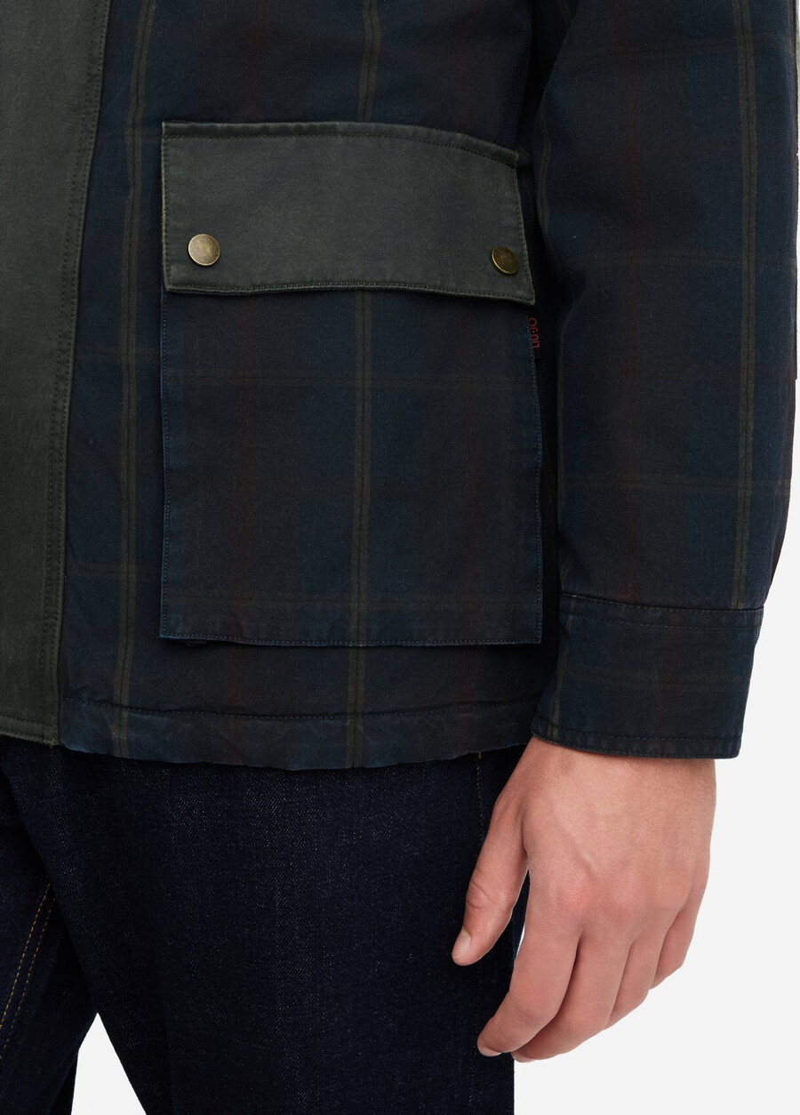 veste en tissu à carreaux