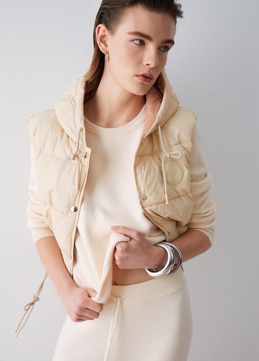 gilet court à capuche