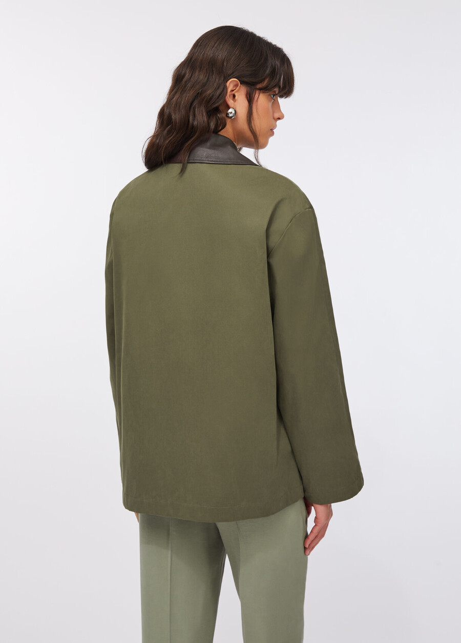 veste ornée de broderies de bijoux