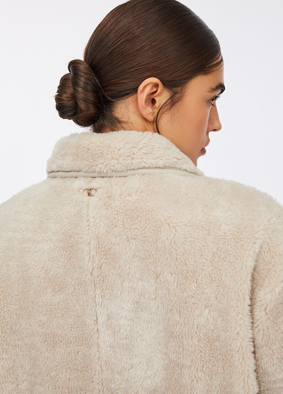 manteau en tissu teddy