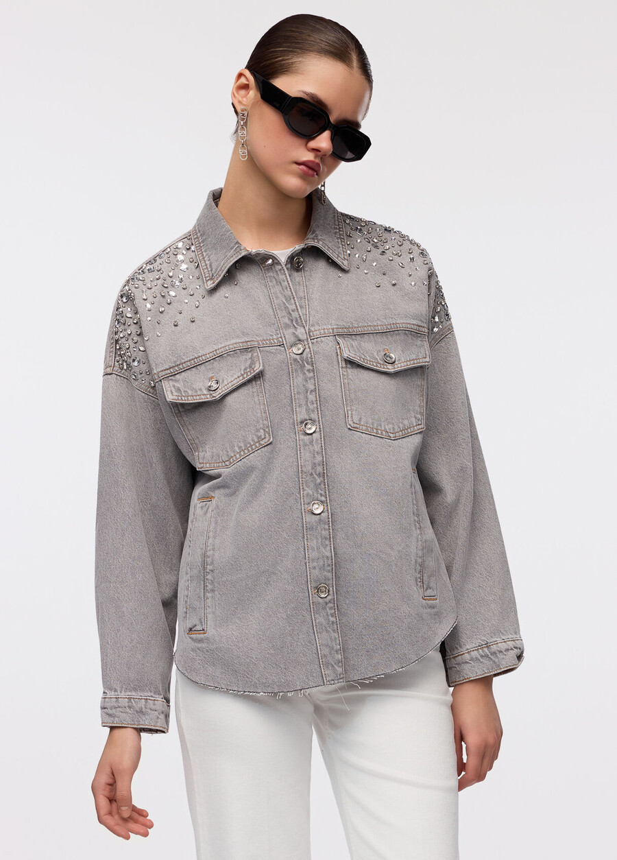 veste en jean ornée de strass