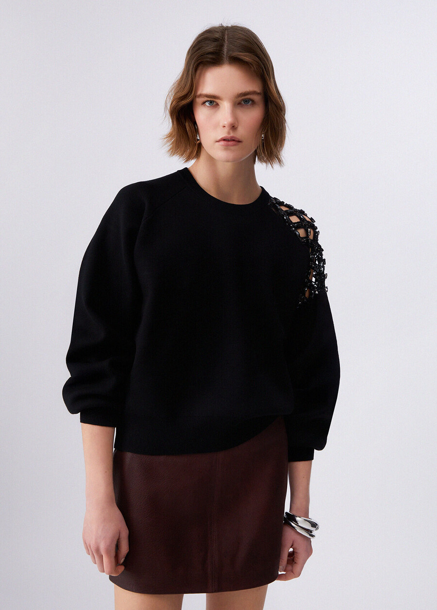 pull à broderies de bijoux