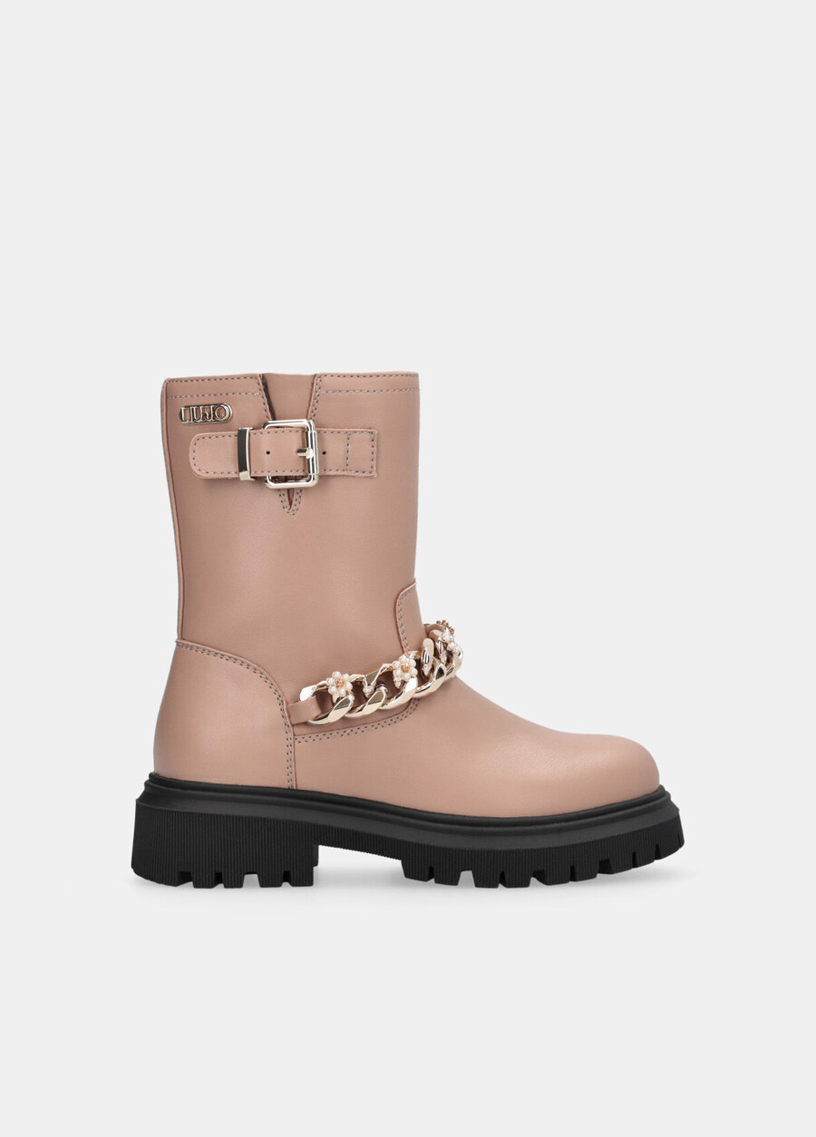 bottes de motard avec chaîne ornée de bijoux