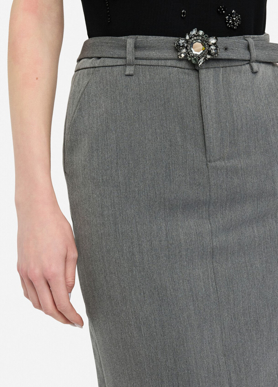 jupe midi avec ceinture ornée de bijoux