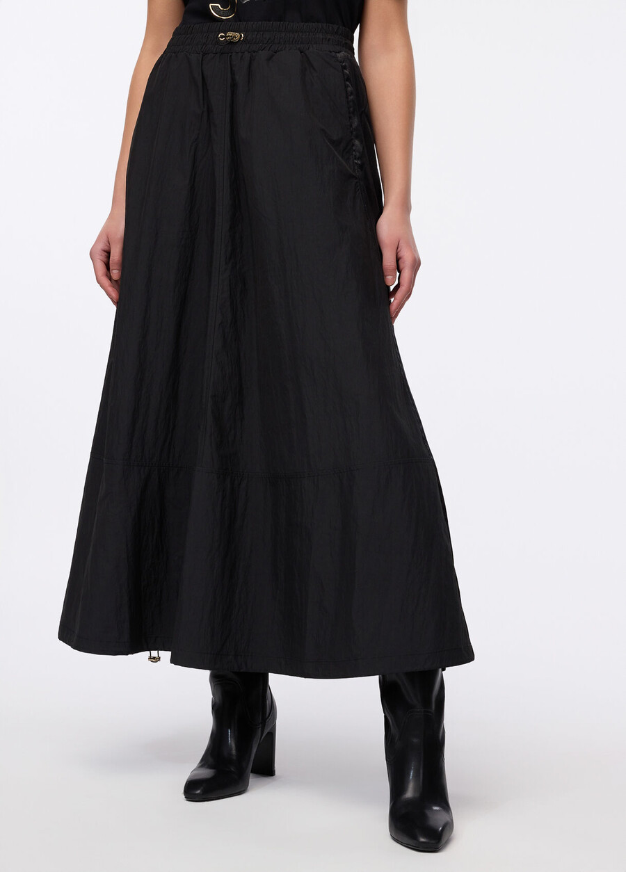 jupe longue en satin et nylon