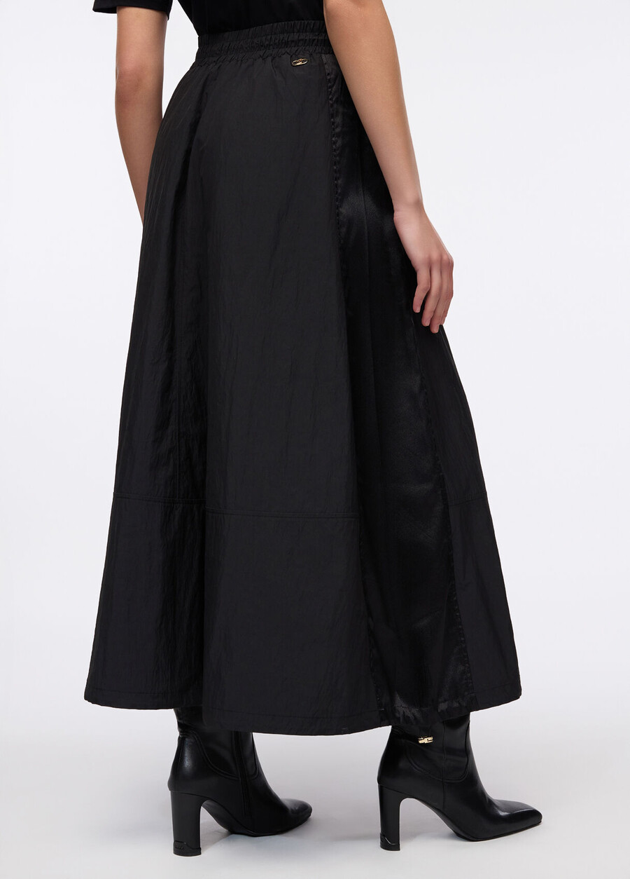 jupe longue en satin et nylon