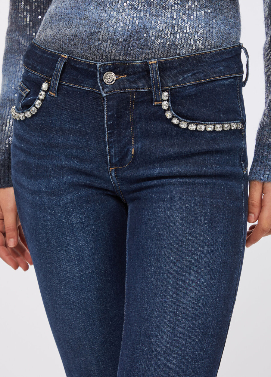 jeans slim ornés de pierres précieuses