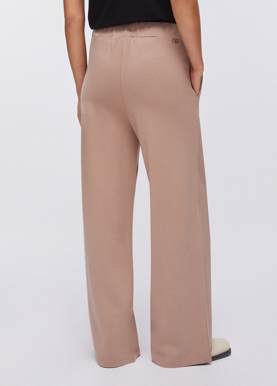 pantalon avec détails fendus