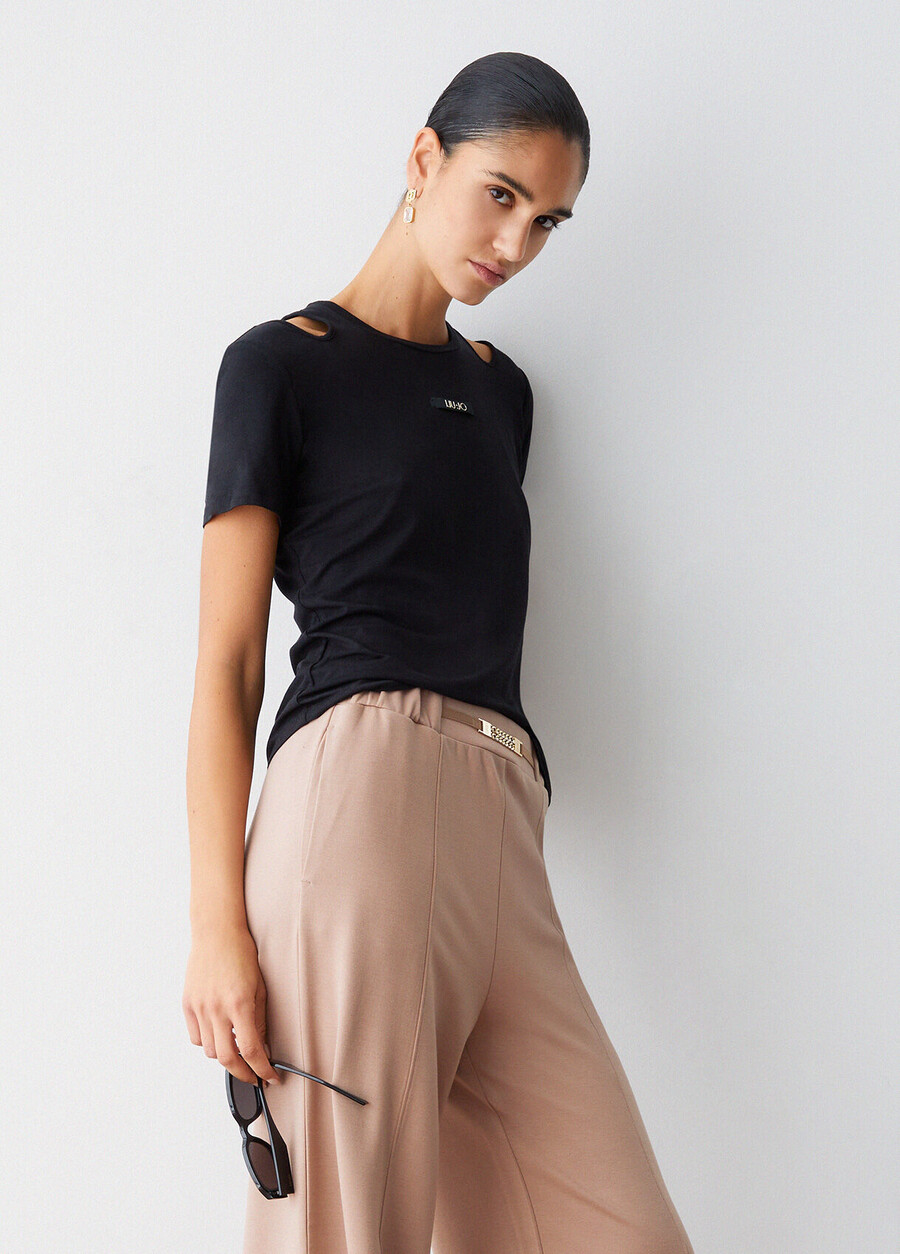 pantalon avec détails fendus