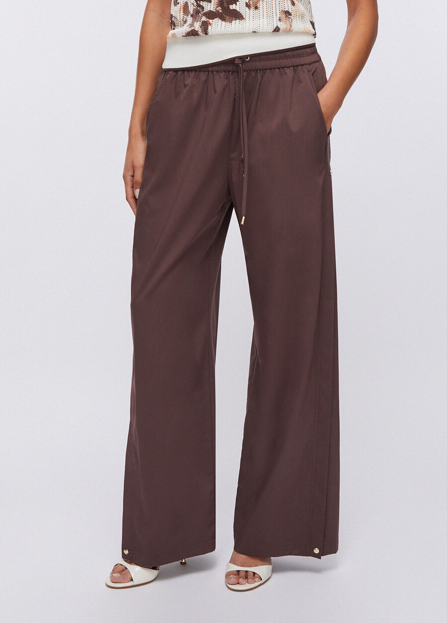 pantalon avec détails fendus