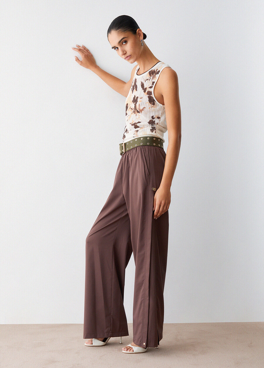 pantalon avec détails fendus