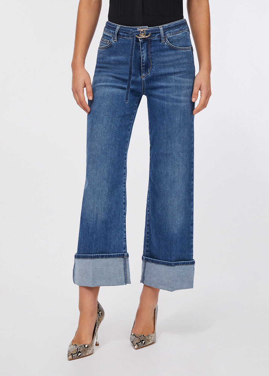 jeans courts à revers