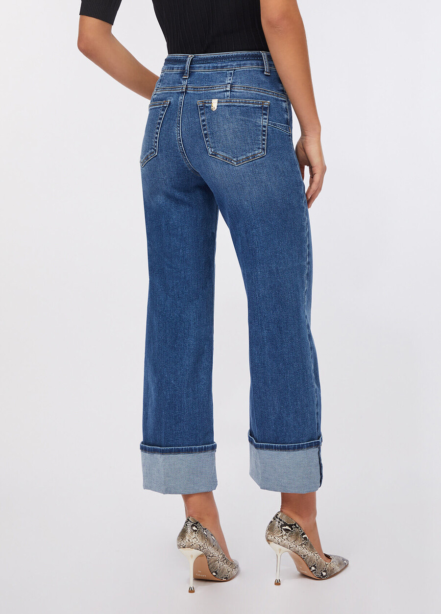 jeans courts à revers