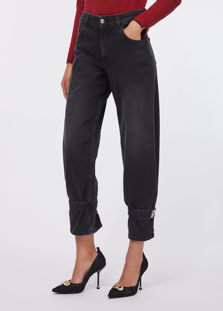 jean taille haute coupe carotte