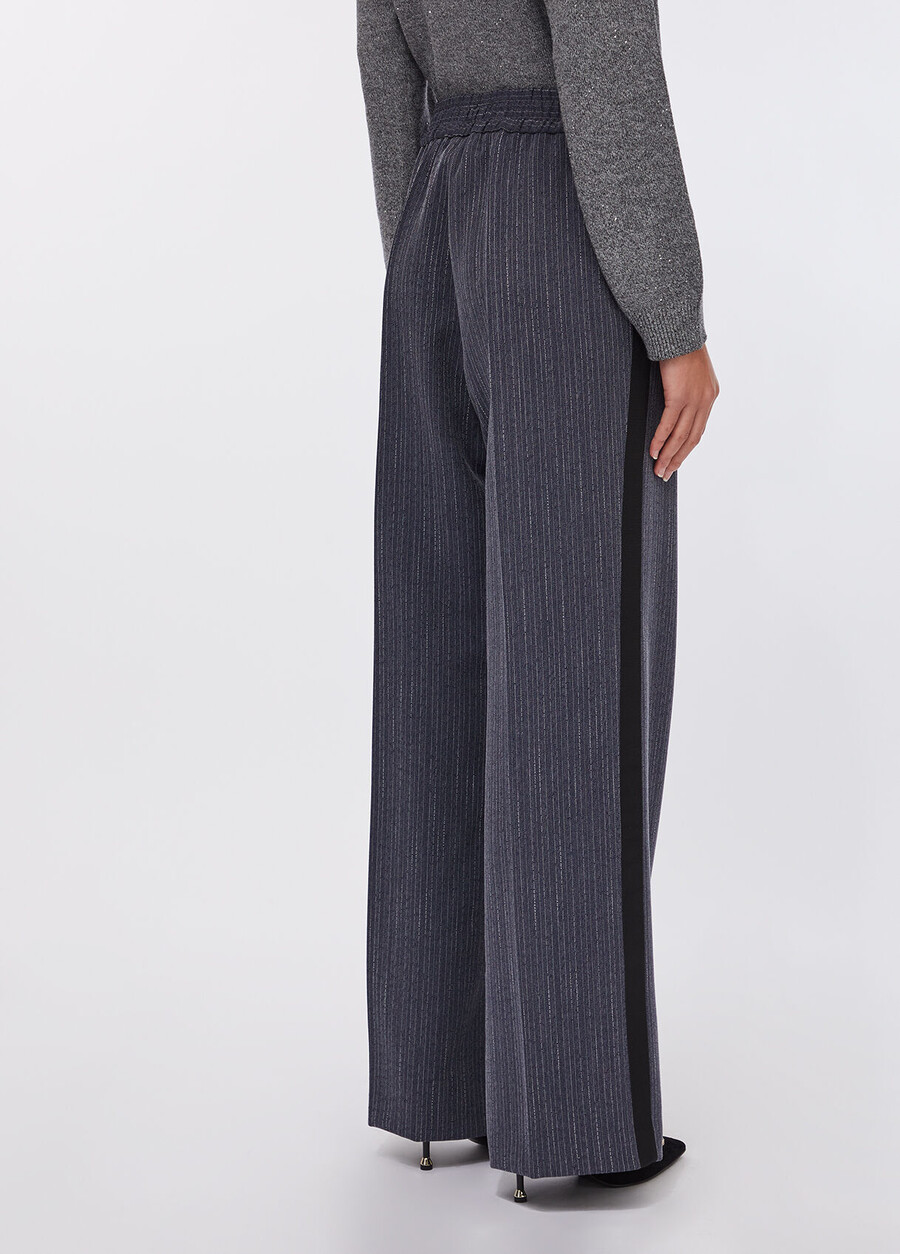 pantalon en flanelle à fines rayures