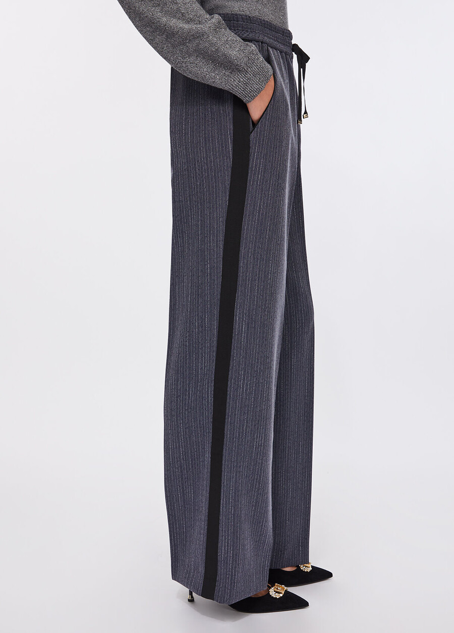 pantalon en flanelle à fines rayures