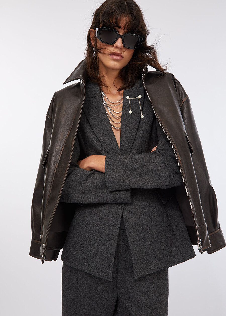 blazer avec détail de broche