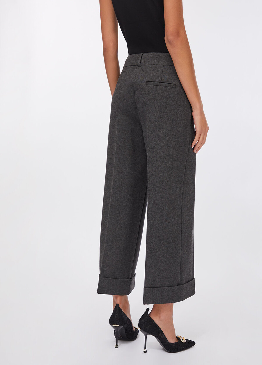 pantalon court à plis