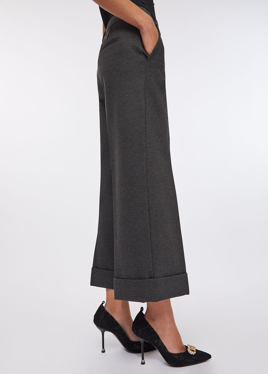 pantalon court à plis