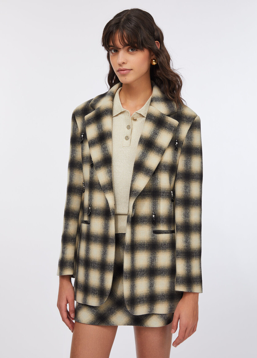 veste à carreaux ornée de broderies de bijoux