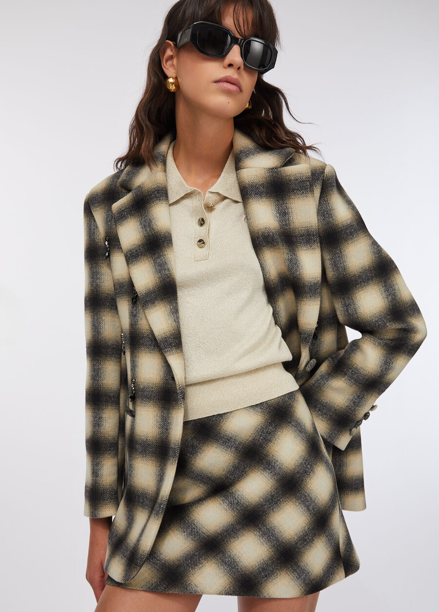 veste à carreaux ornée de broderies de bijoux