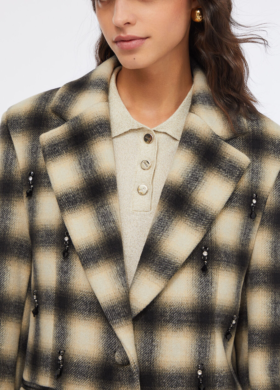 veste à carreaux ornée de broderies de bijoux