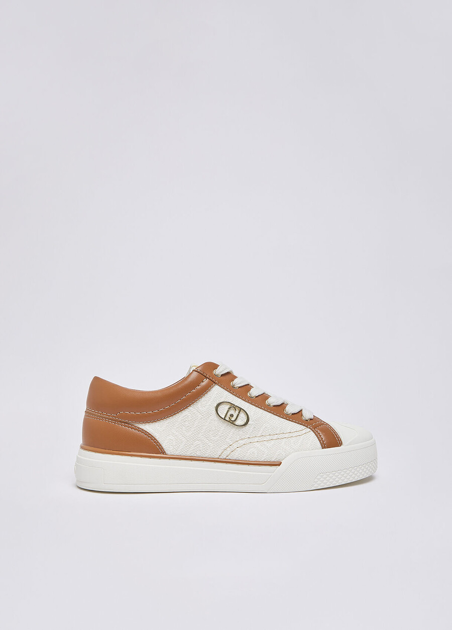 baskets avec logo monogramme