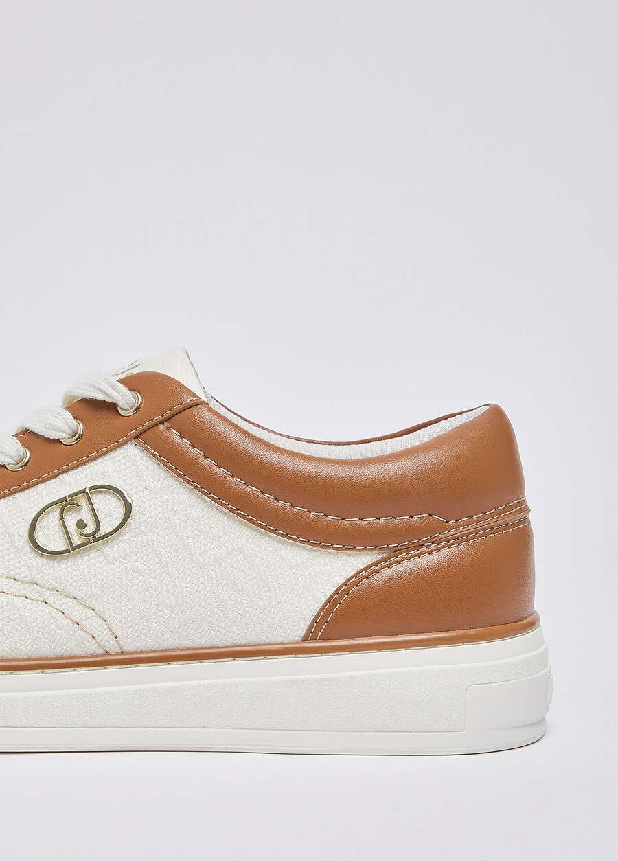 baskets avec logo monogramme