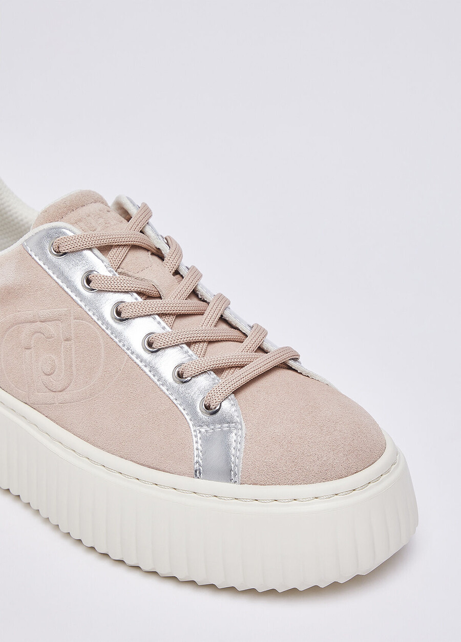 baskets en daim avec maxi-logo