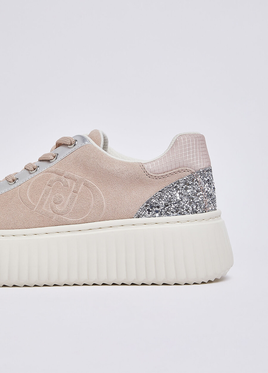 baskets en daim avec maxi-logo