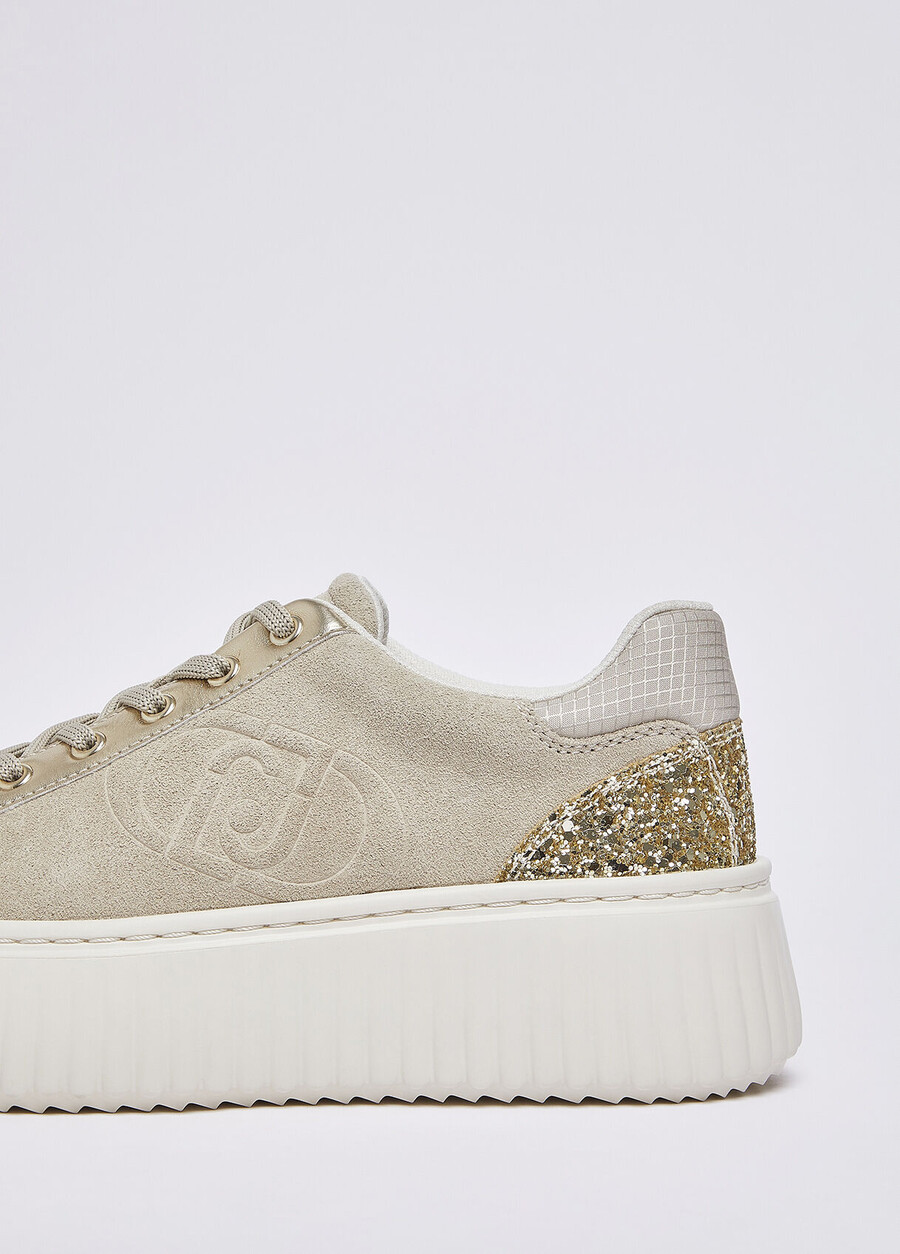 baskets en daim avec maxi-logo