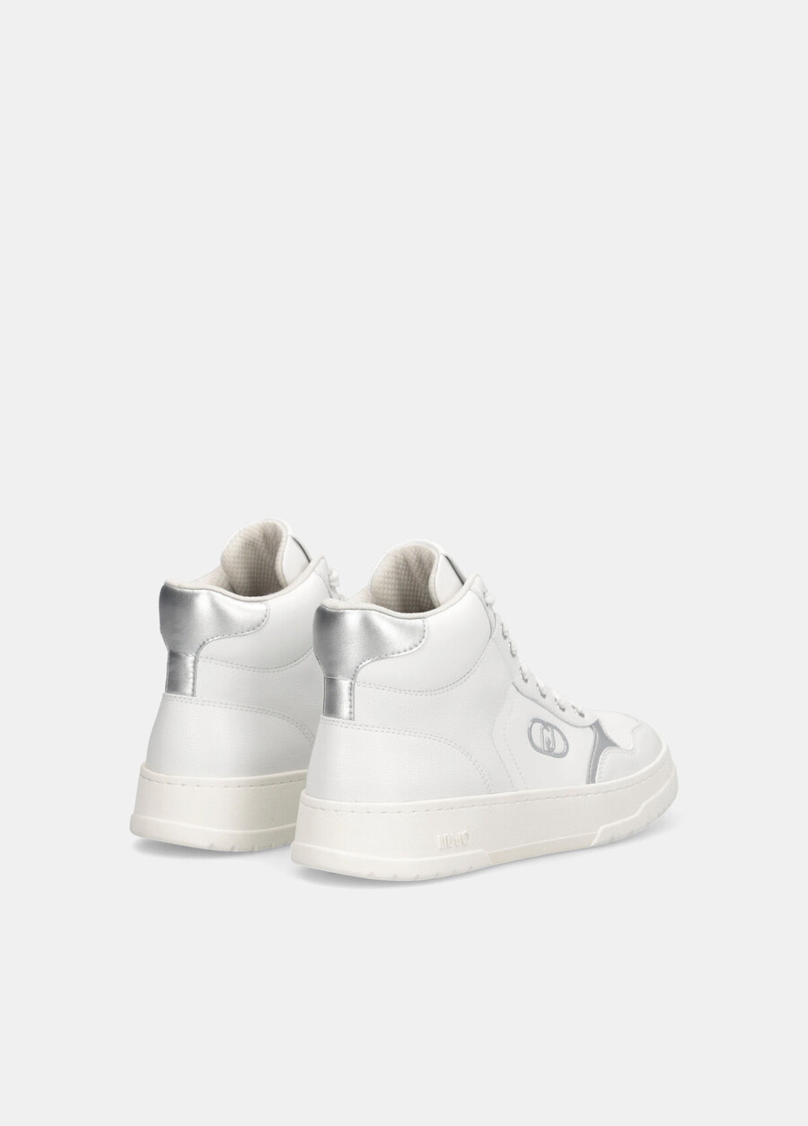 baskets de basketball en cuir