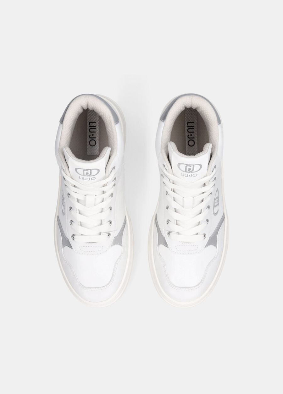 baskets de basketball en cuir