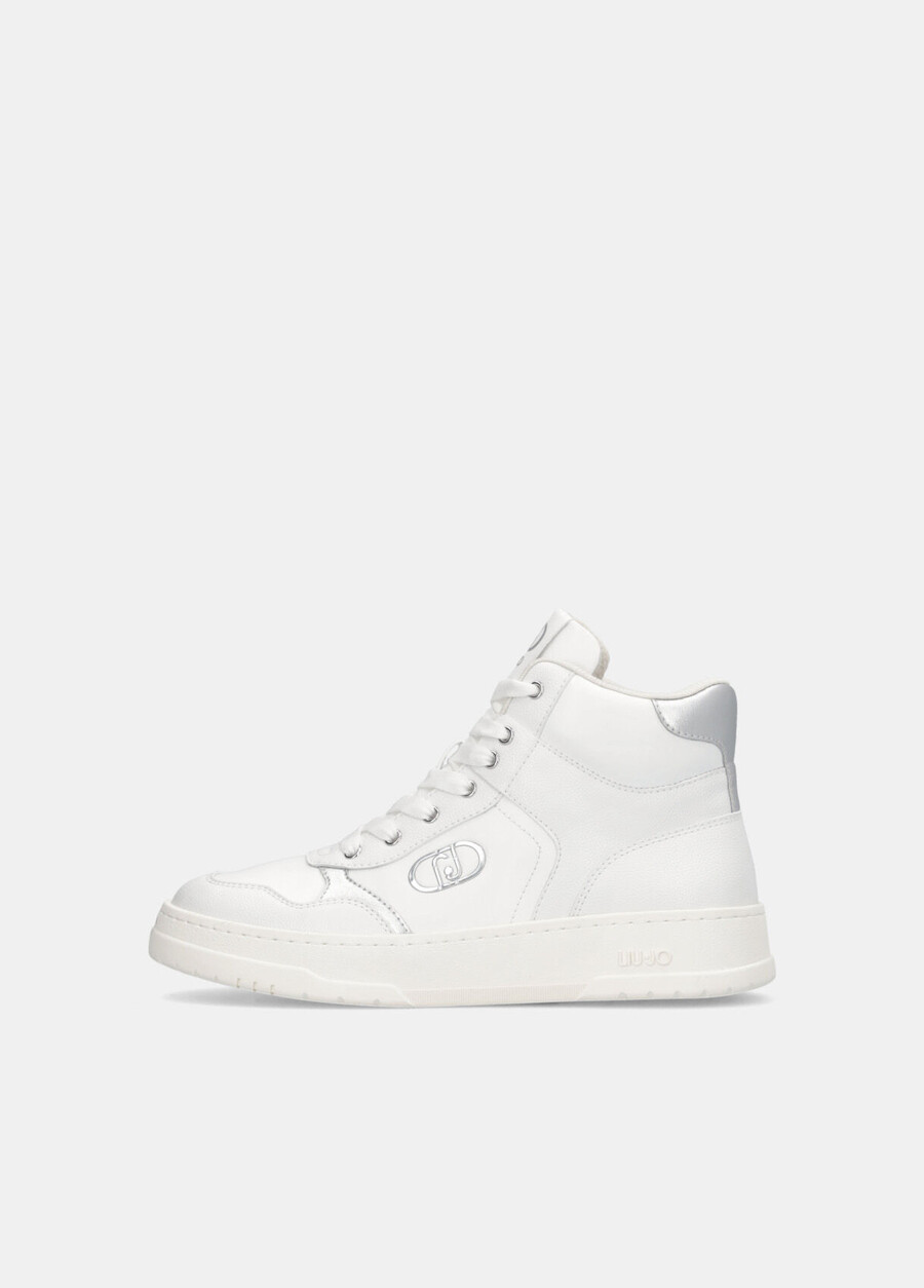 baskets de basketball en cuir