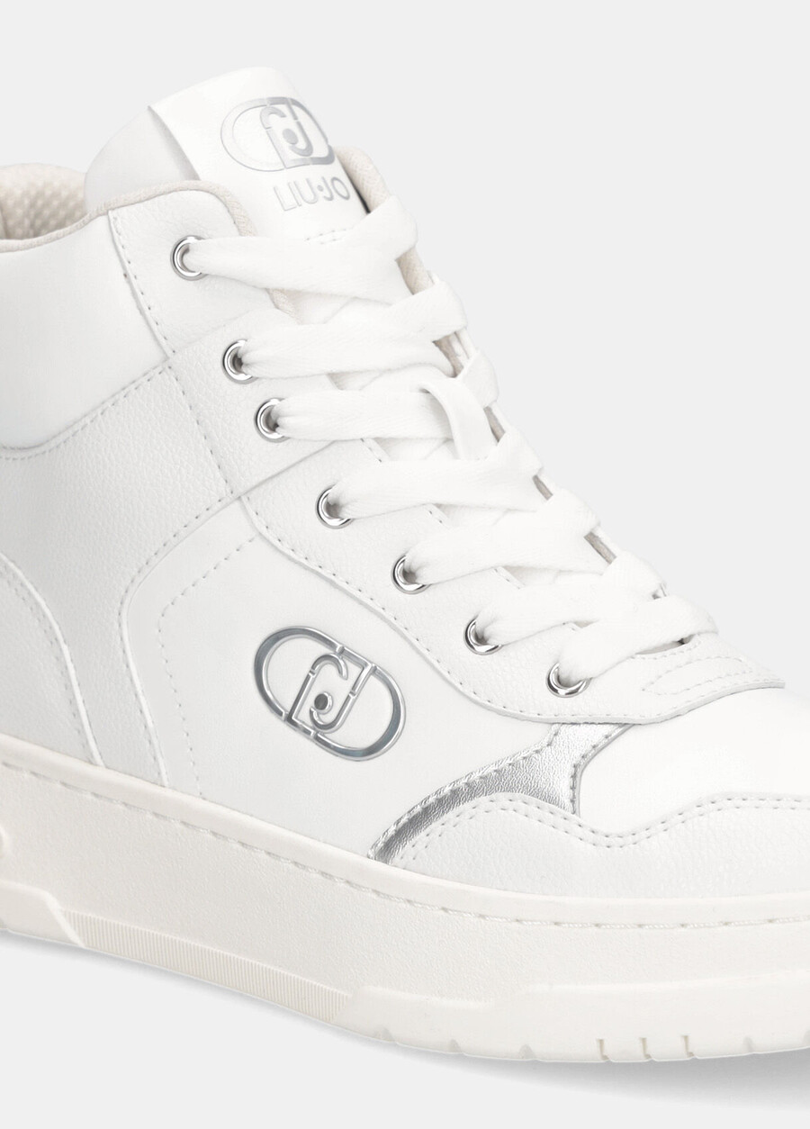 baskets de basketball en cuir
