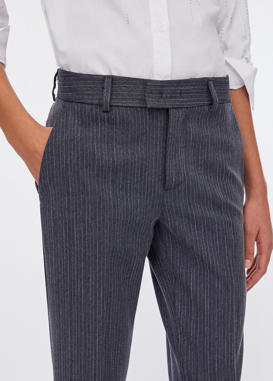 pantalon en flanelle à fines rayures