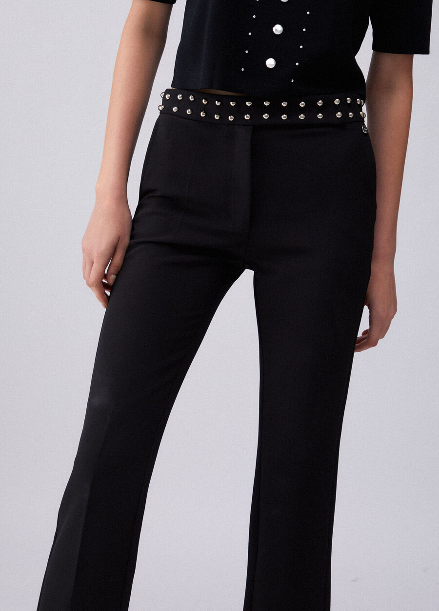 pantalon élégant à clous