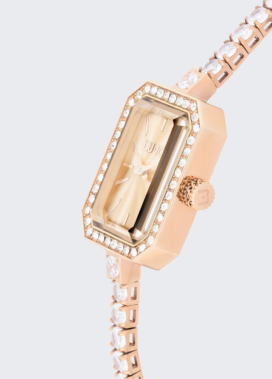 montre en acier avec cristaux